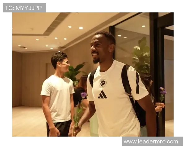 足球球星微笑背后的故事：他们如何用笑容打破压力与困境