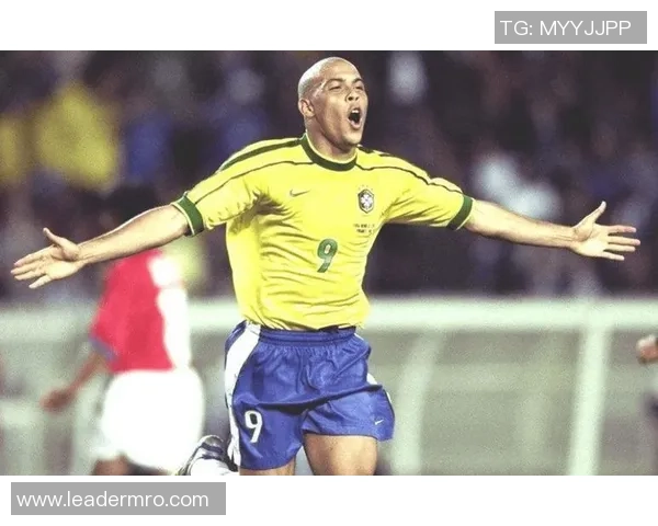 足球队伍球星风采：闪耀球场的璀璨之星